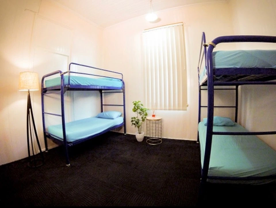 바나나백팩 실내.jpeg