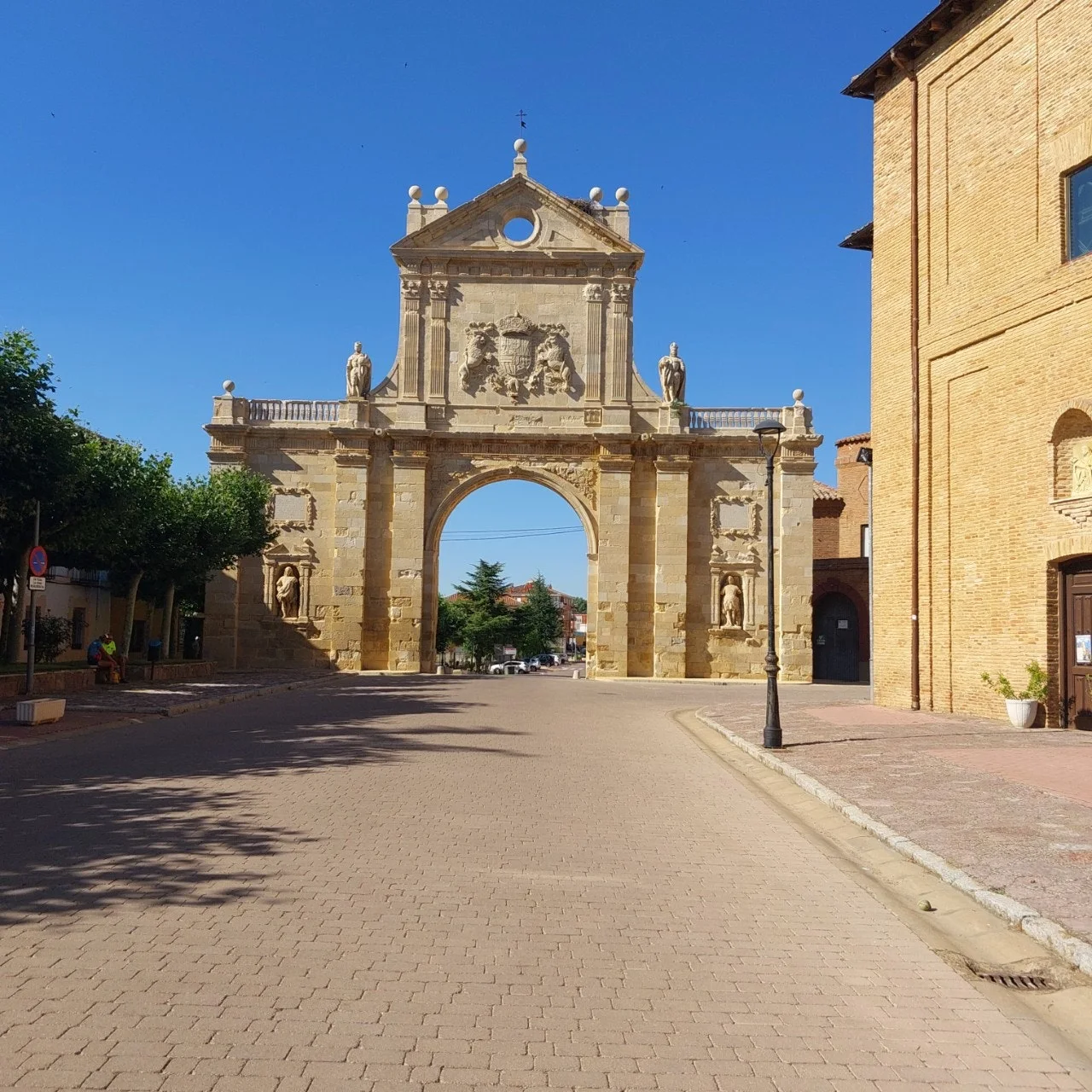 d_efeUd018svccxat7xa23wvj_bc1i52.jpg?type=e1920_std