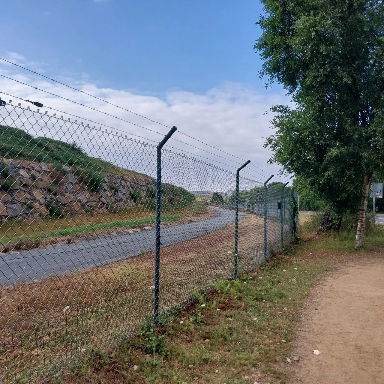 3_h1eUd018svcluip2uxmej4q_bc1i52.jpg?type=e1920_std