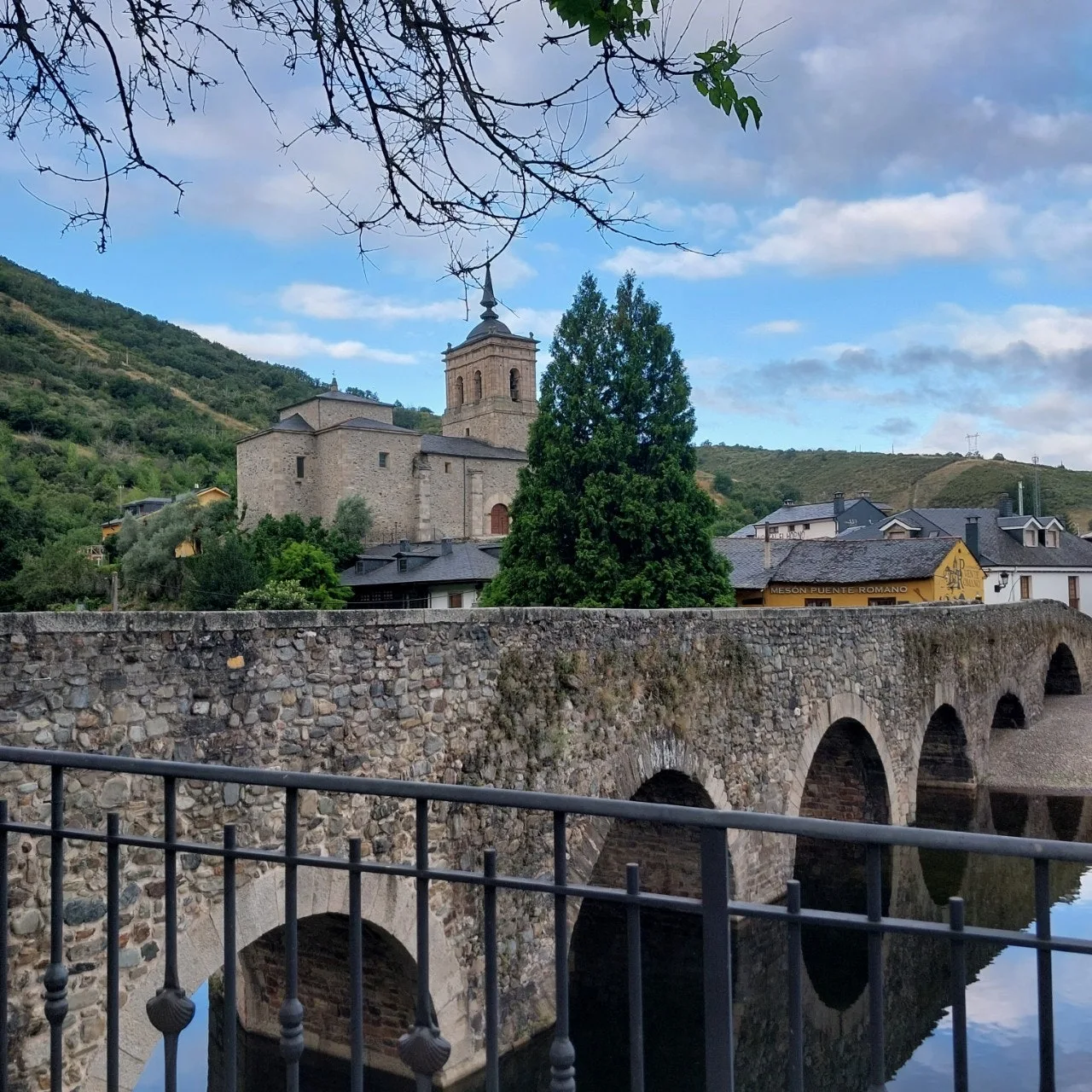 a_7abUd018svc6bdo4j3d7mbc_bc1i52.jpg?type=e1920_std