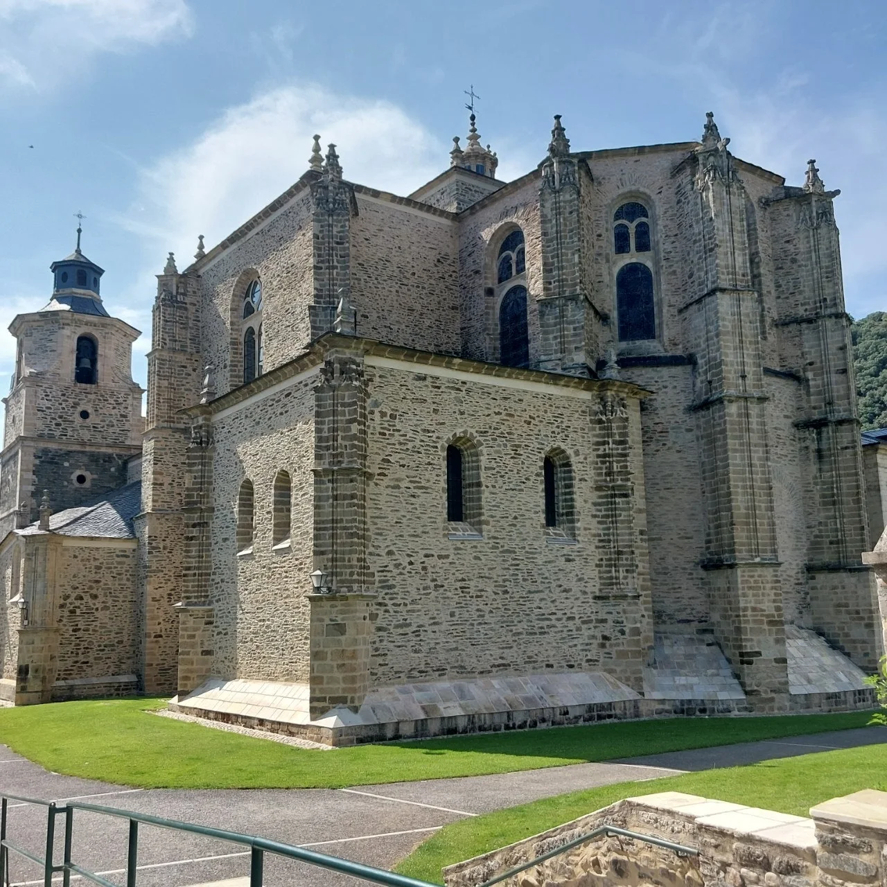 c_hh4Ud018svc2csz0c5isqo5_bc1i52.jpg?type=e1920_std