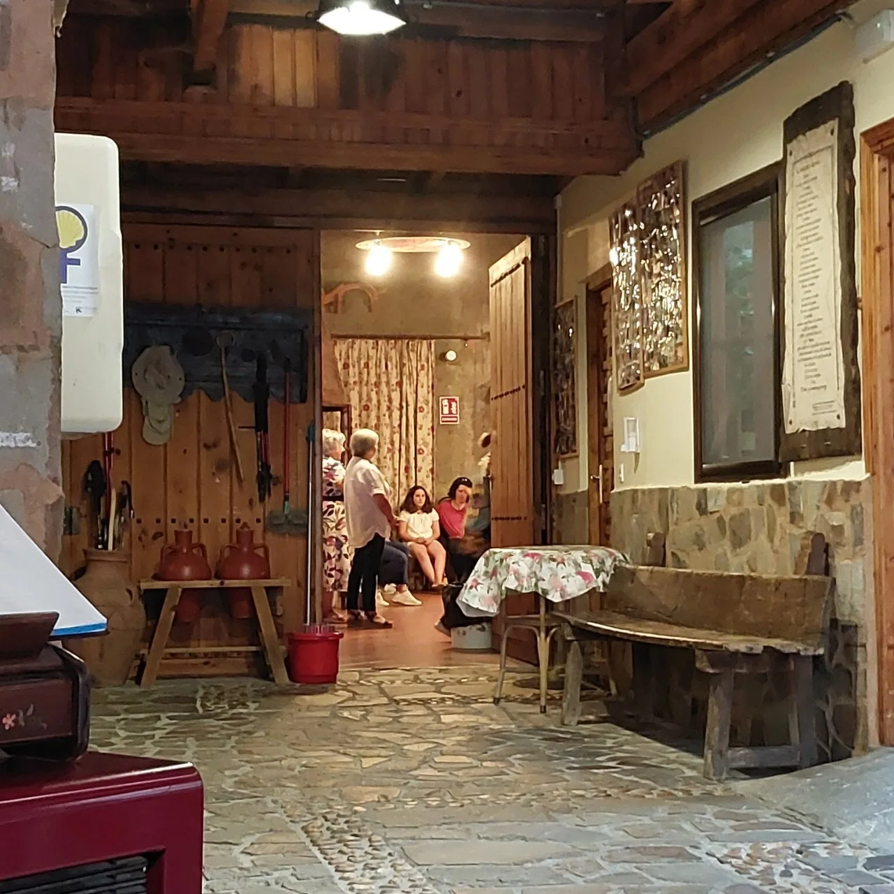 8_i5bUd018svc1lzayyafir1p9_bc1i52.jpg?type=e1920_std