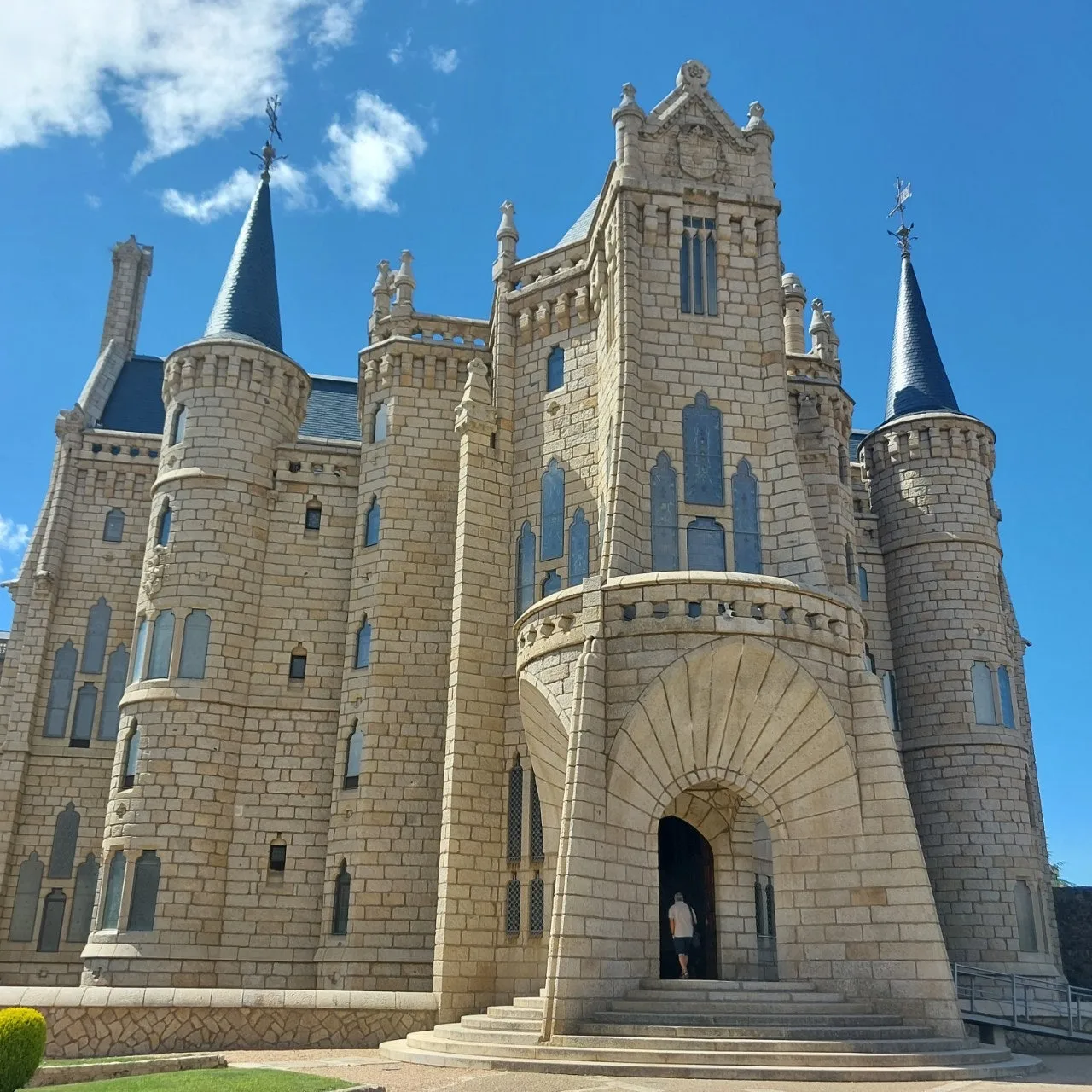 3_190Ud018svc1egwnhf1un9h4_bc1i52.jpg?type=e1920_std