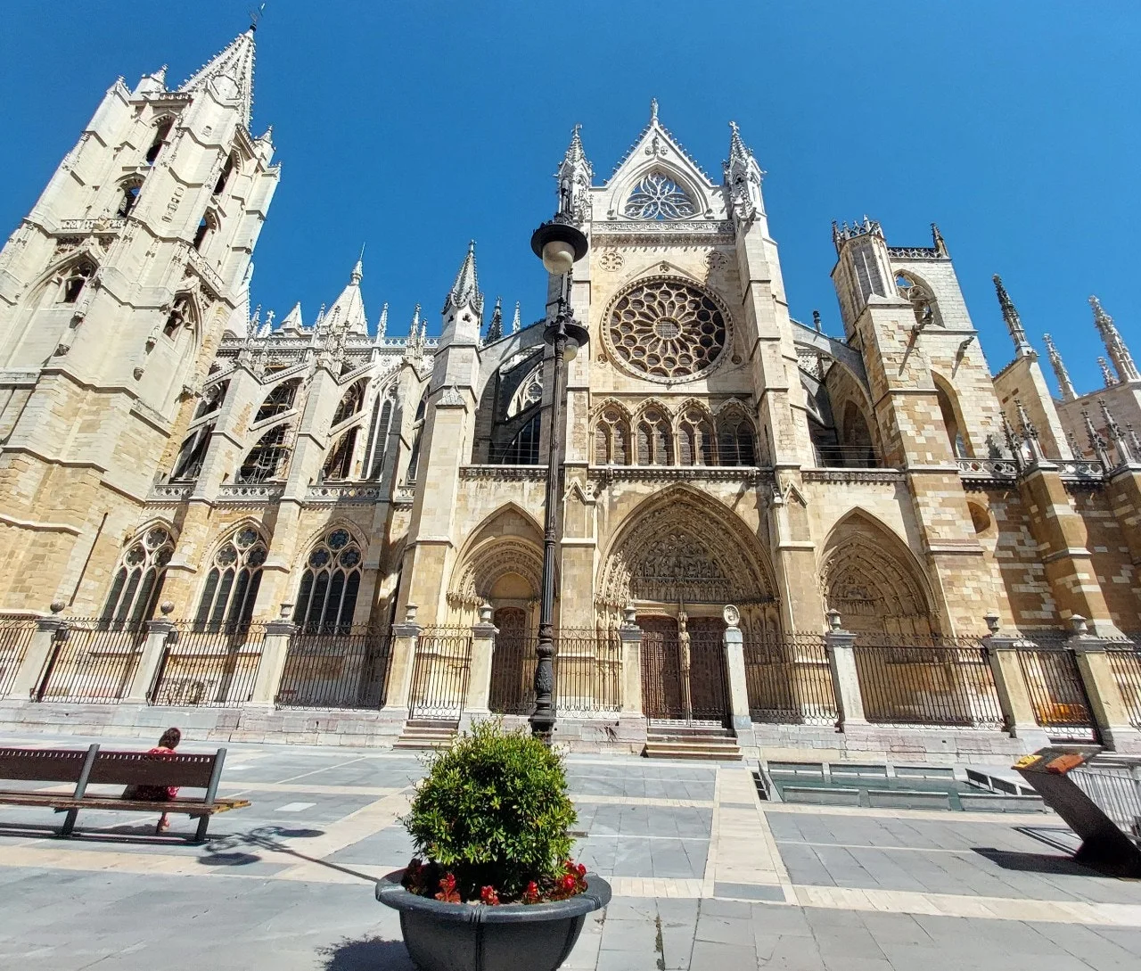 b_935Ud018svc1cj6bc09pa6ds_bc1i52.jpg?type=e1920_std