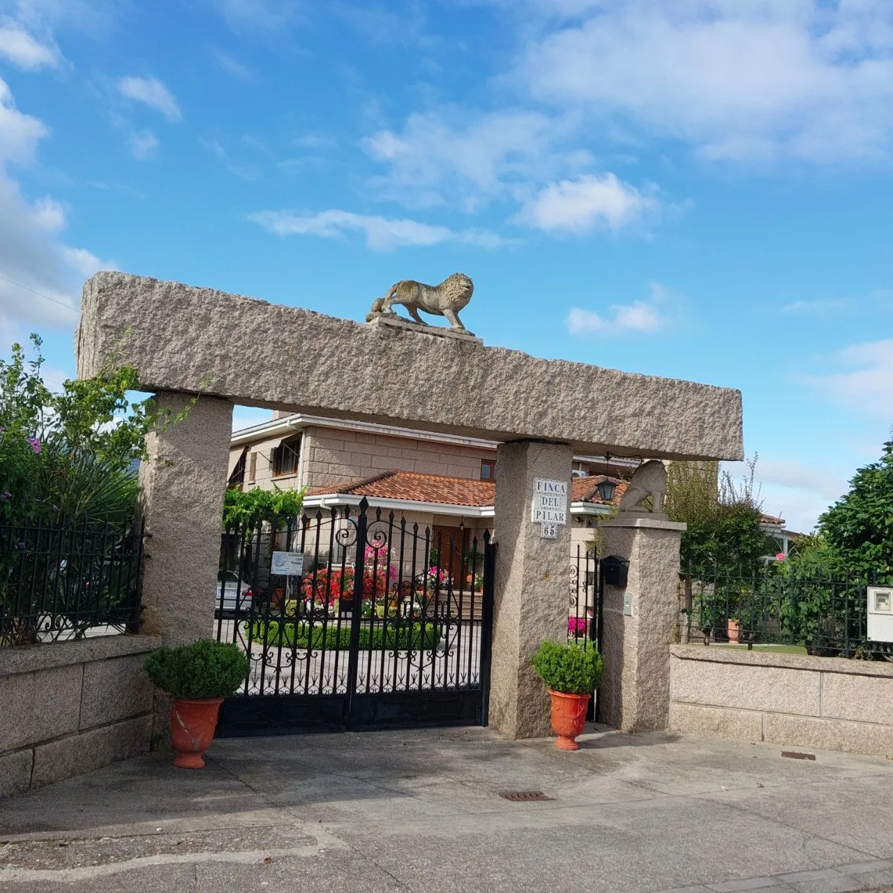 b_8abUd018svci29fp8p48fj9_bc1i52.jpg?type=e1920_std