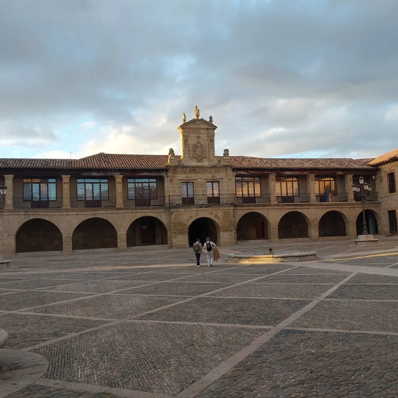 d_33cUd018svcedluq03w3use_bc1i52.jpg?type=e1920_std