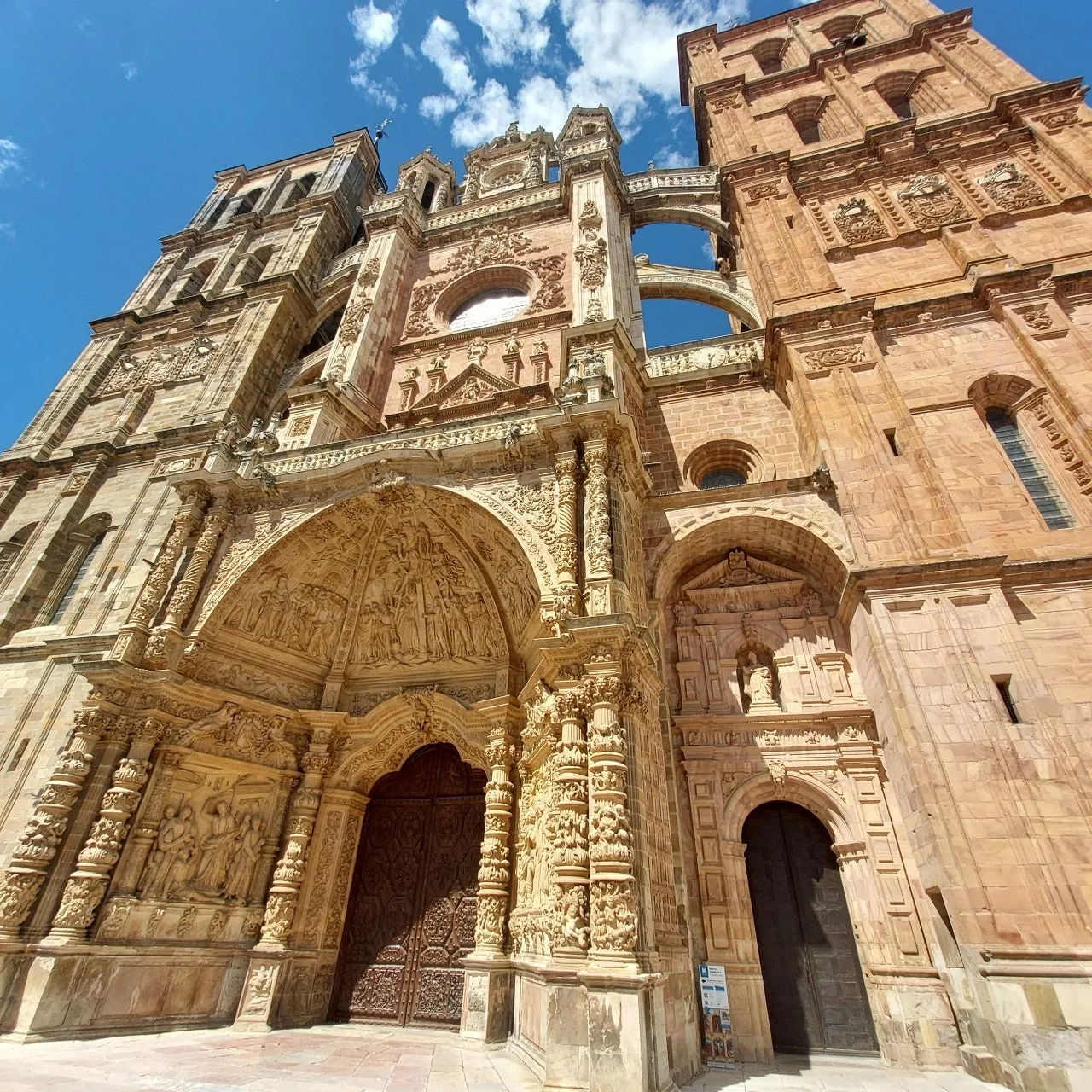 2_390Ud018svc1fi534x74ueev_bc1i52.jpg?type=e1920_std