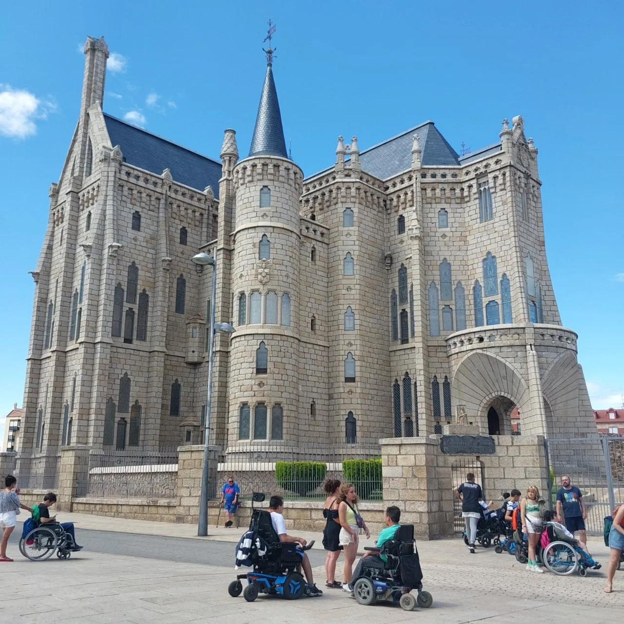 2_c90Ud018svc1n5nr7dbu2jg3_bc1i52.jpg?type=e1920_std