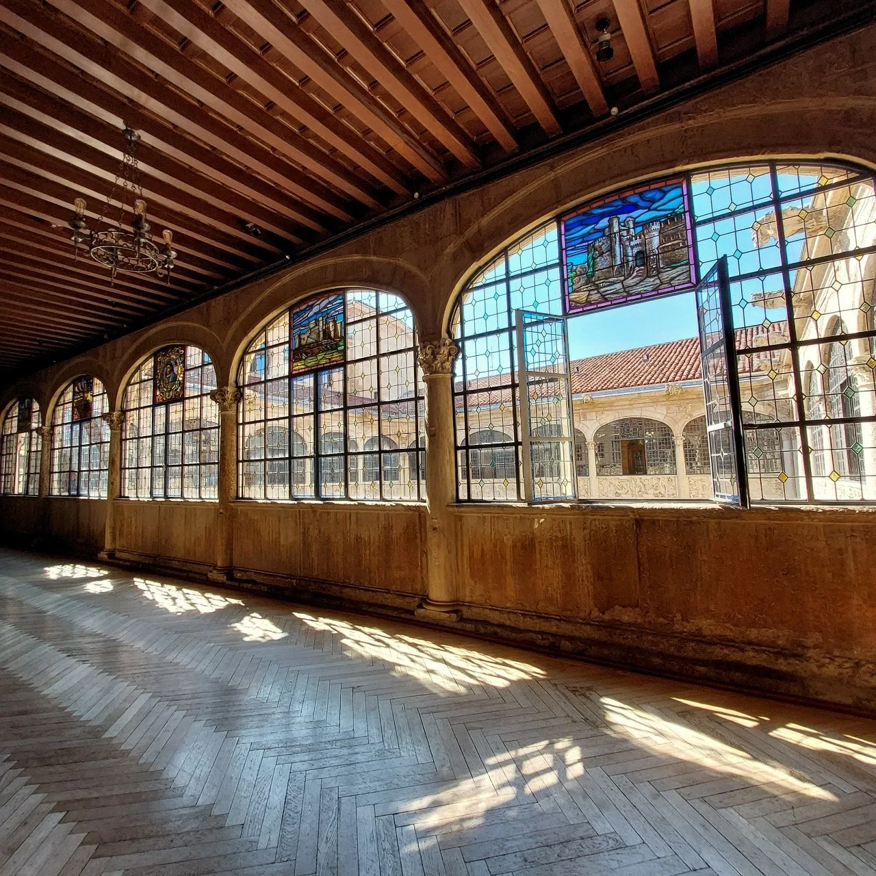 1_f91Ud018svc1doubzwythkt5_bc1i52.jpg?type=e1920_std