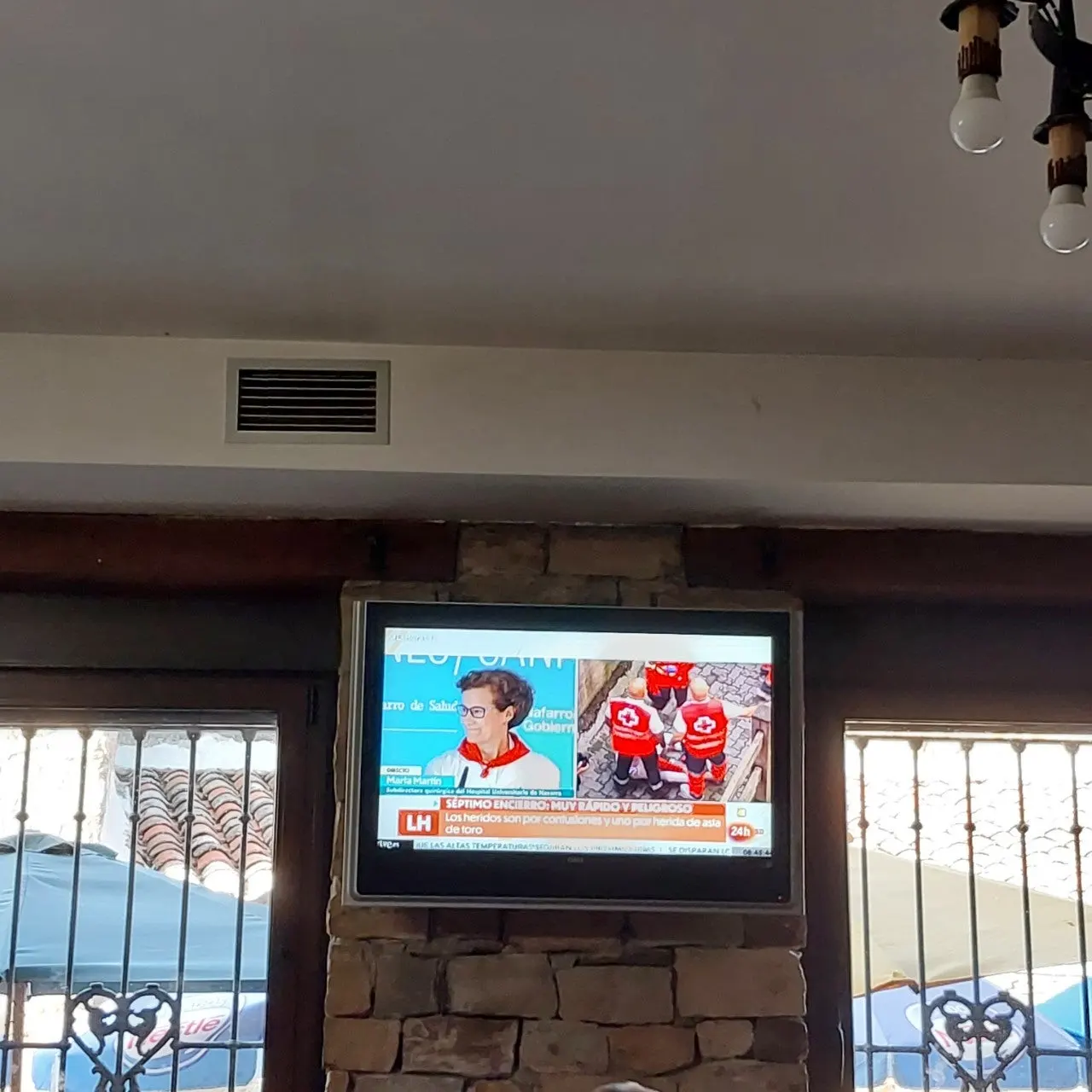 a_2a6Ud018svcyq7jjw9br269_bc1i52.jpg?type=e1920_std