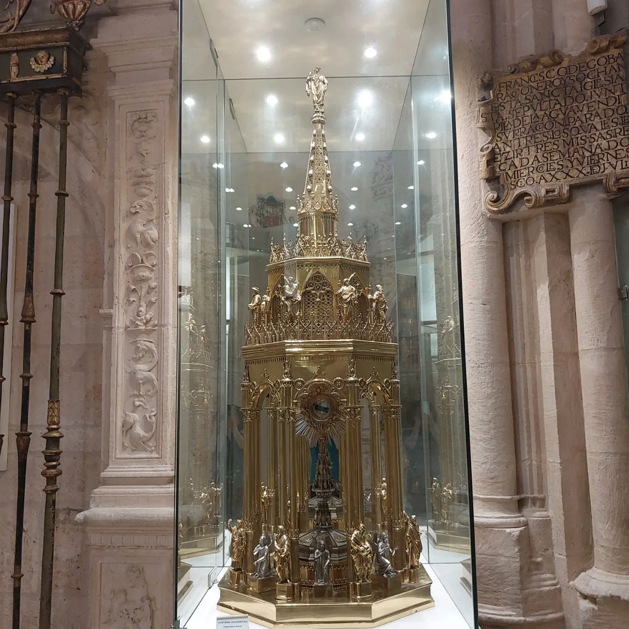 4_7faUd018svc1c49hc0zdo07z_bc1i52.jpg?type=e1920_std