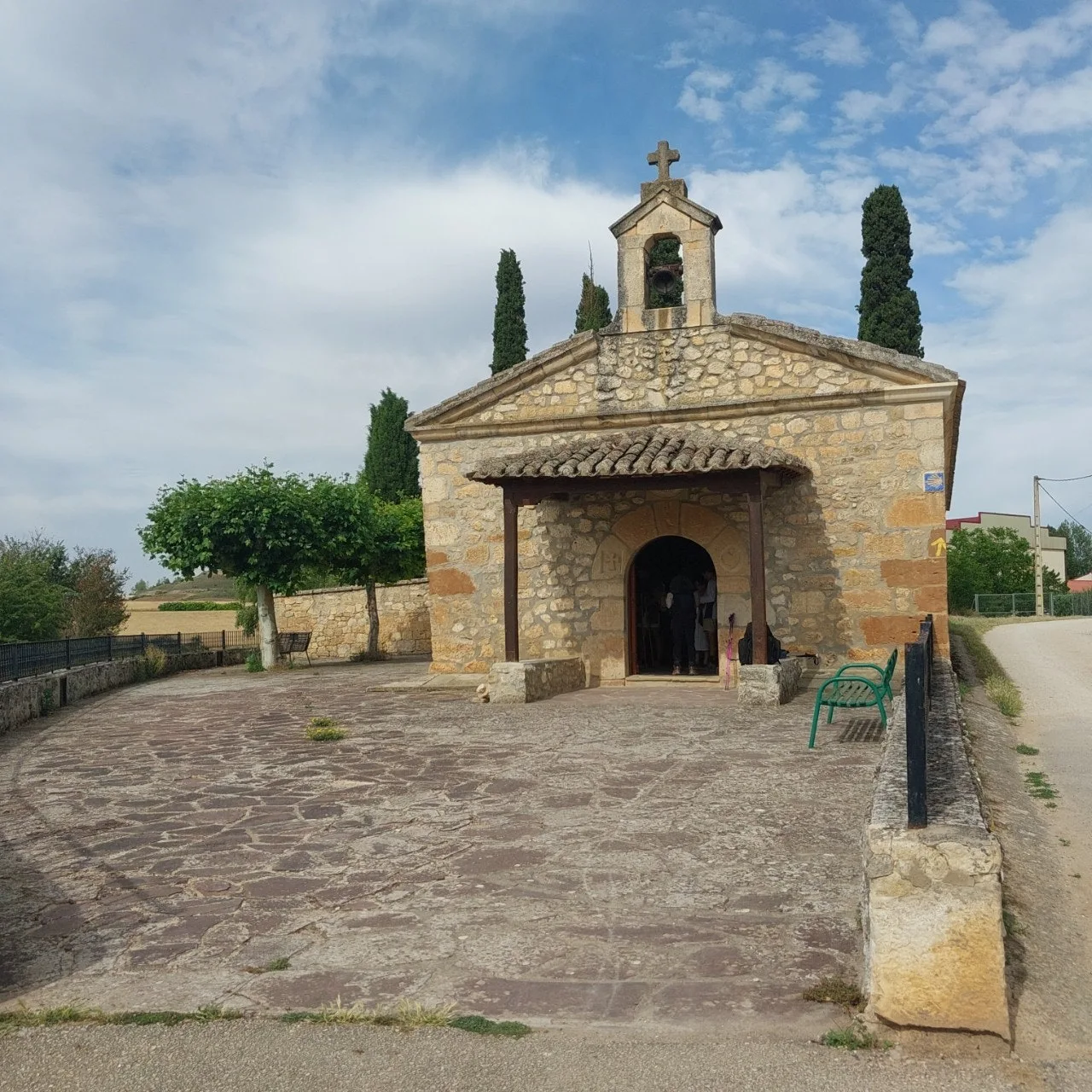 e_70eUd018svcxdspcfc21zgk_bc1i52.jpg?type=e1920_std