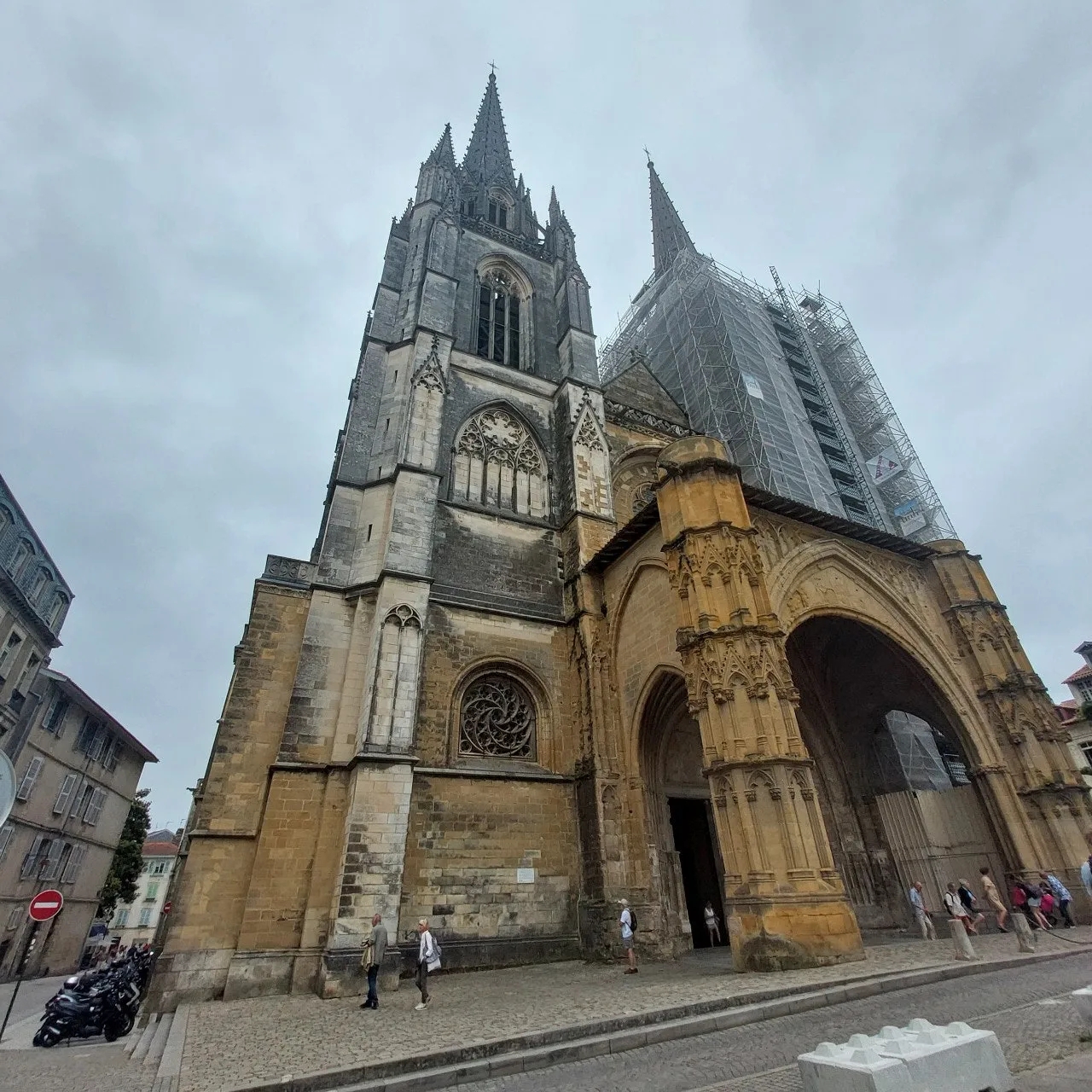 h_ih9Ud018svcv049aydeckjr_bc1i52.jpg?type=e1920_std