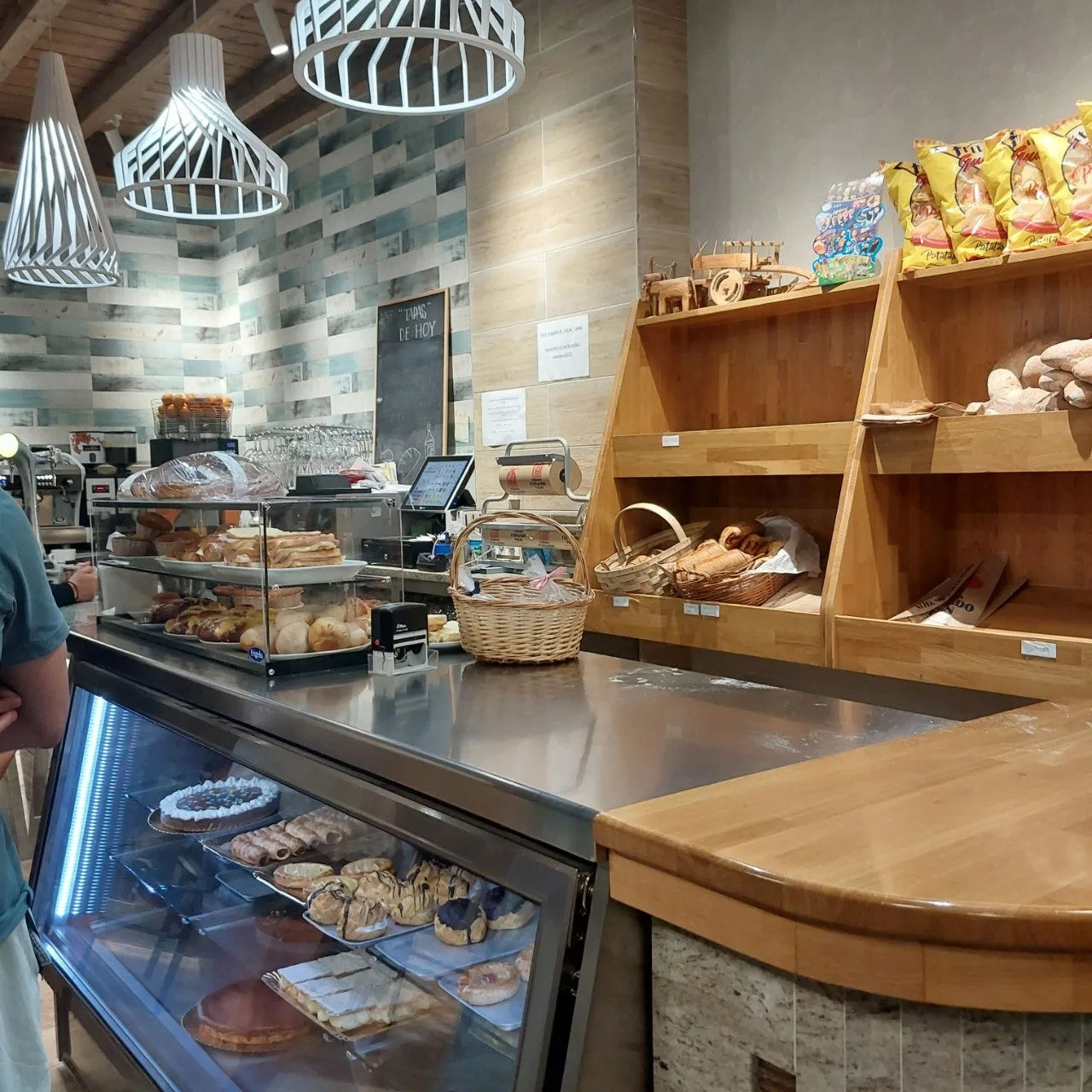 h_05jUd018svczxyclaf4dp06_bc1i52.jpg?type=e1920_std