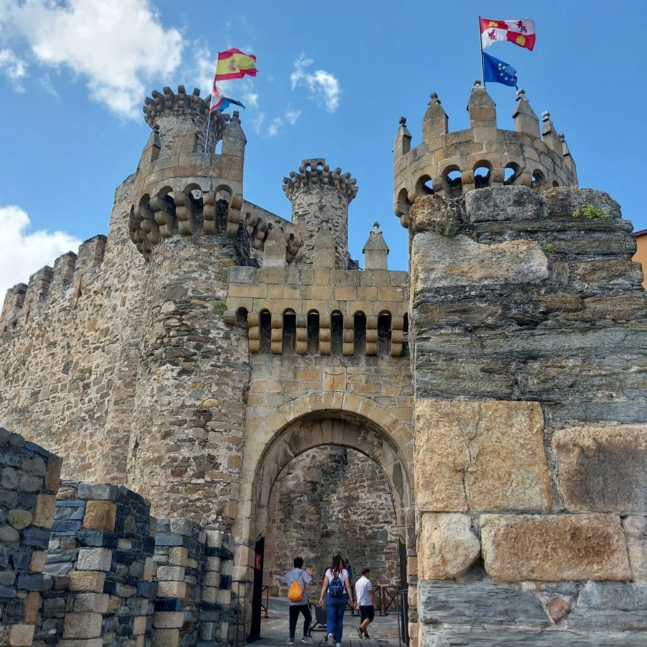 5_0abUd018svcmo6kxka9ca0s_bc1i52.jpg?type=e1920_std