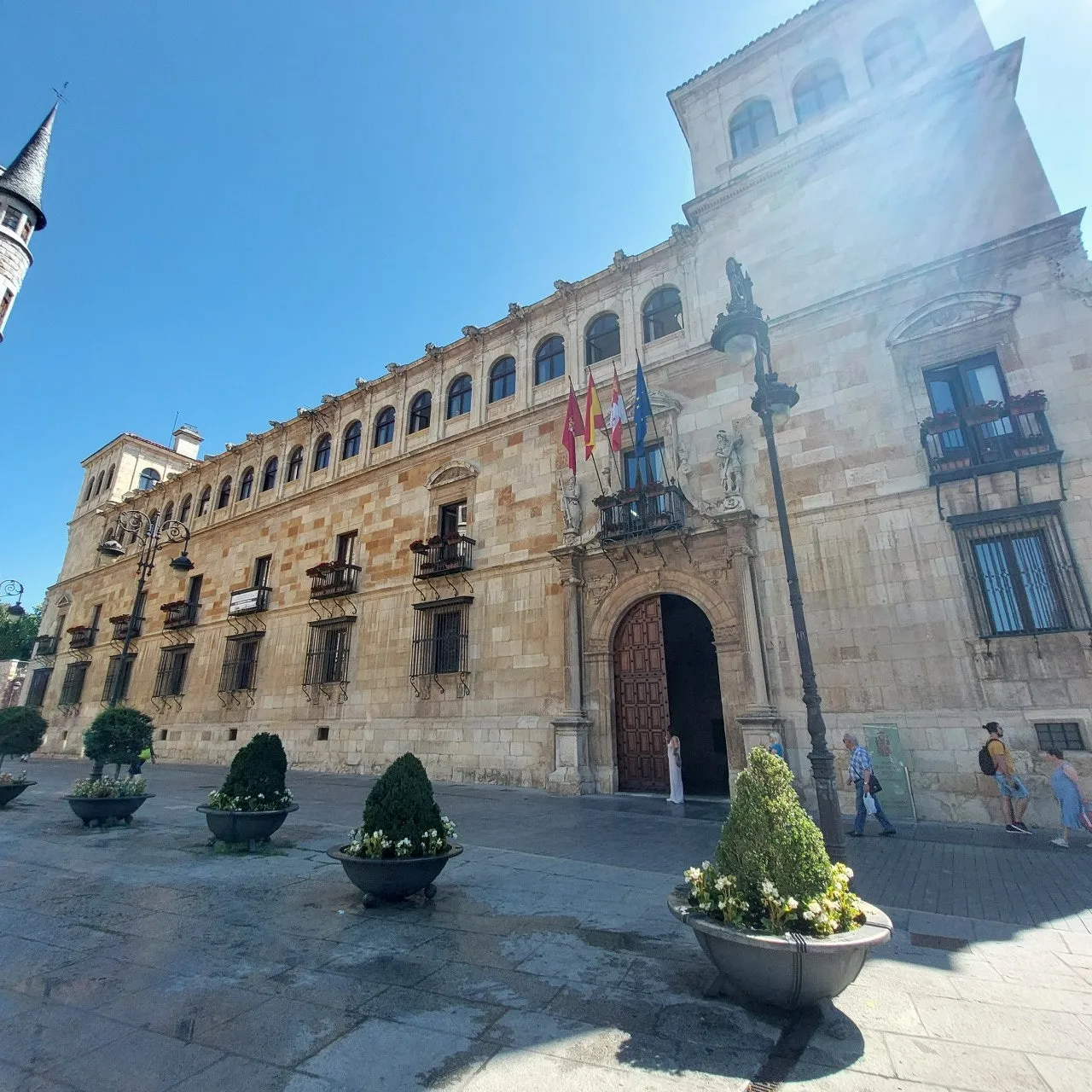 a_i35Ud018svcm98b9qryrfg_bc1i52.jpg?type=e1920_std