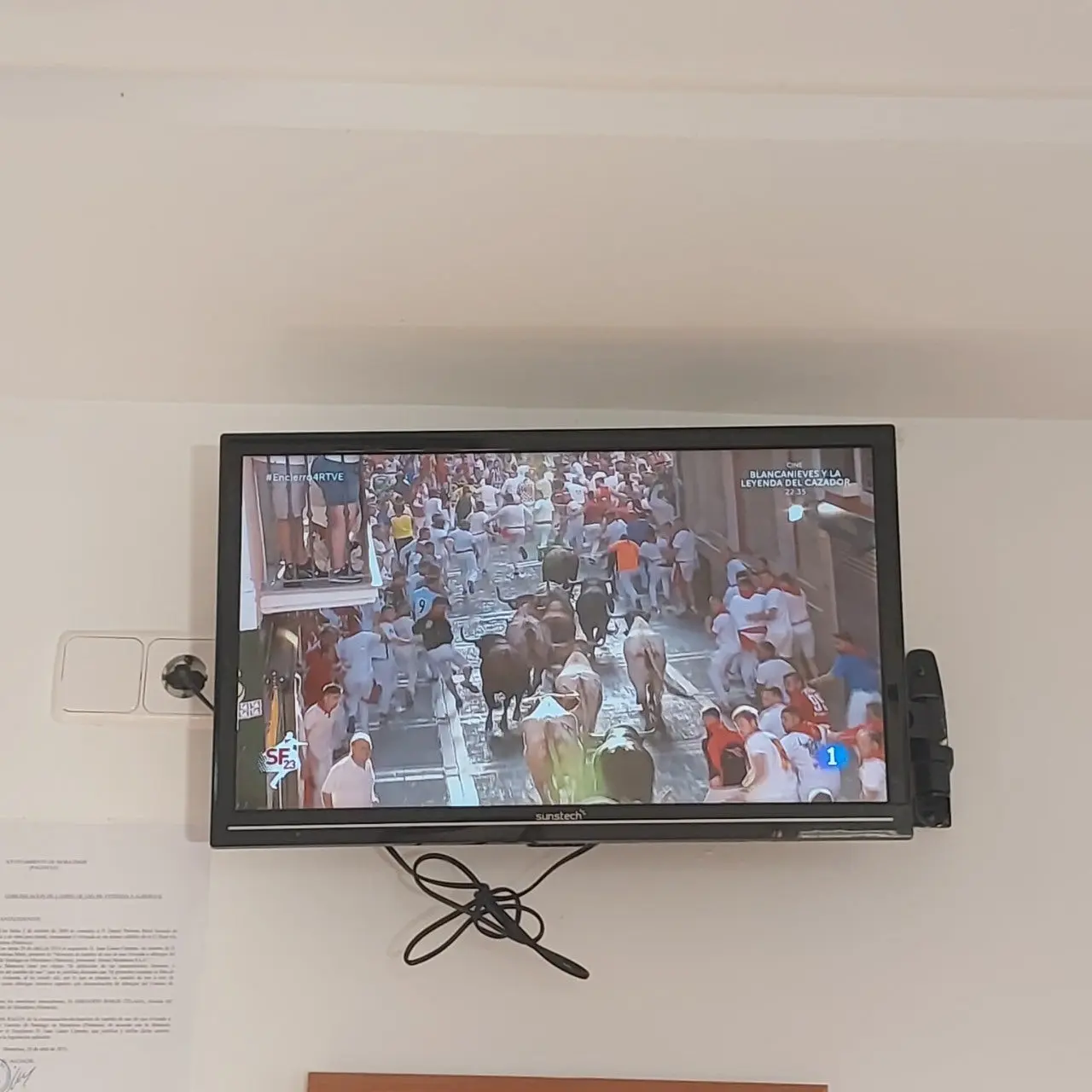 6_bbhUd018svc1tr77vs2smc4o_bc1i52.jpg?type=e1920_std