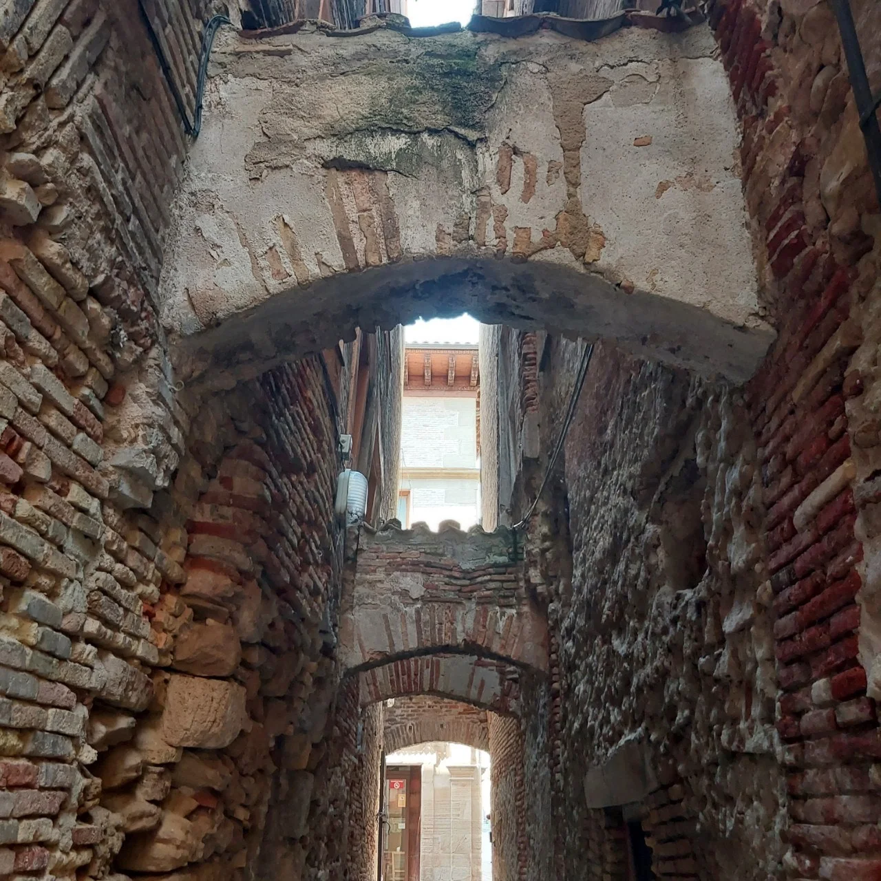 9_5c6Ud018svc1tnq98yb6dpnx_bc1i52.jpg?type=e1920_std