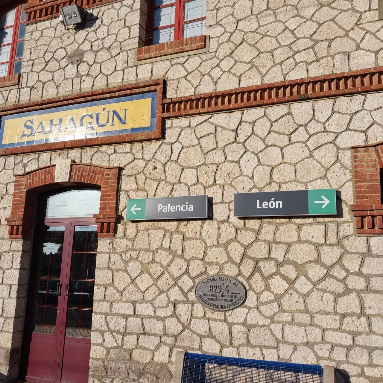 f_02iUd018svc17mvapwsqfoyz_bc1i52.jpg?type=e1920_std