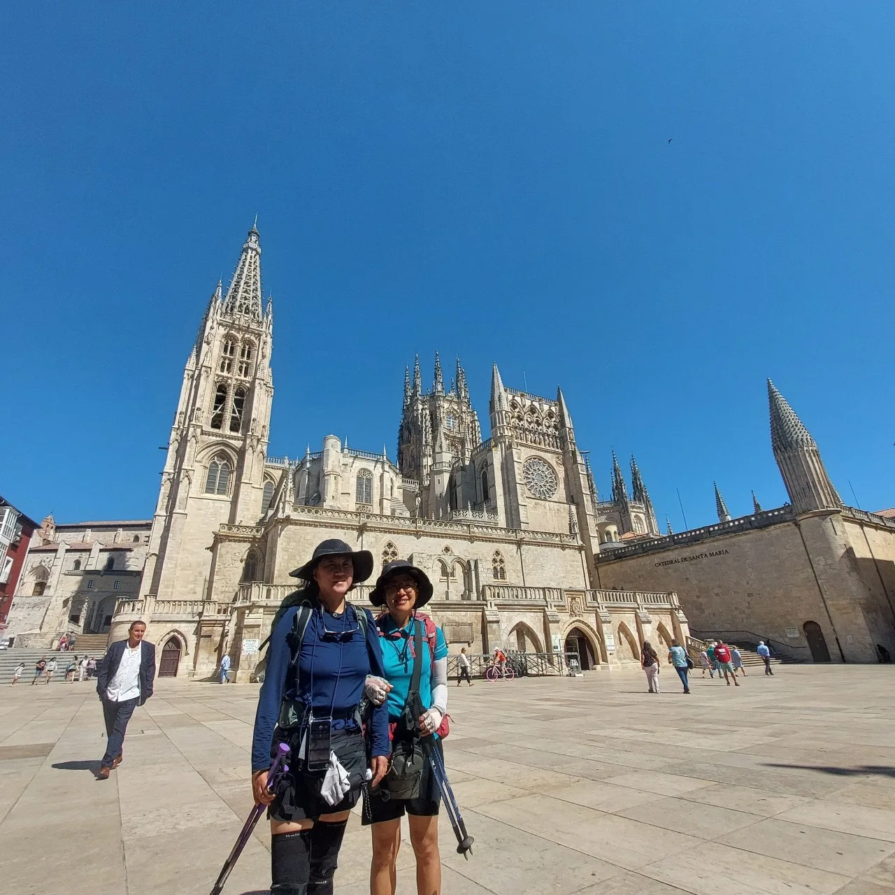 a_hfaUd018svc1q3w4zhn880e7_bc1i52.jpg?type=e1920_std