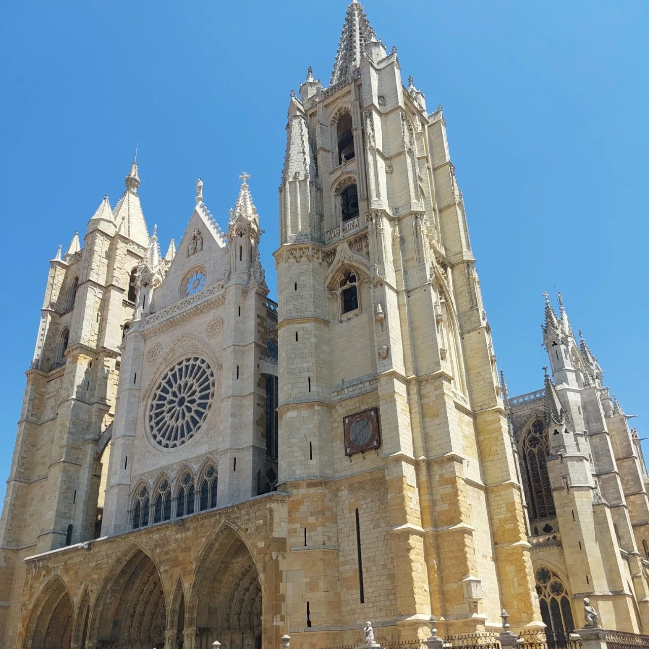 j_335Ud018svctg0asizs9zdx_bc1i52.jpg?type=e1920_std