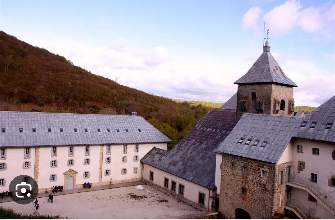 a_c2cUd018svc1g3og76z8sb57_bc1i52.jpg?type=e1920_std