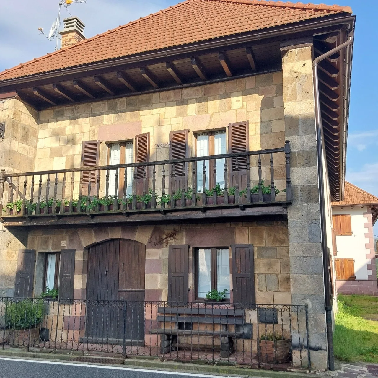 3_5idUd018svc461rlj66sfjm_bc1i52.jpg?type=e1920_std