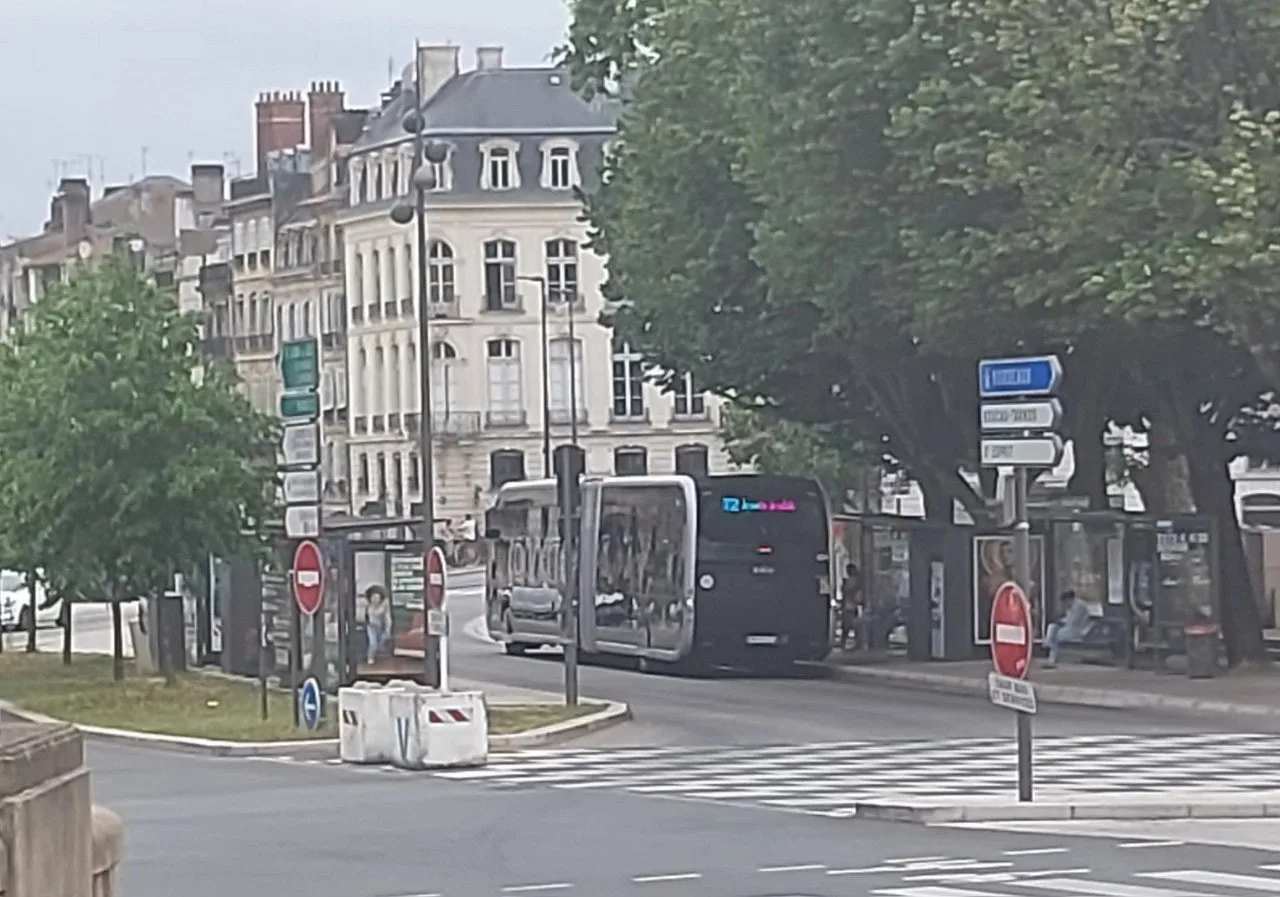 h_2h9Ud018svc1lpcr2d7lvatm_bc1i52.jpg?type=e1920_std