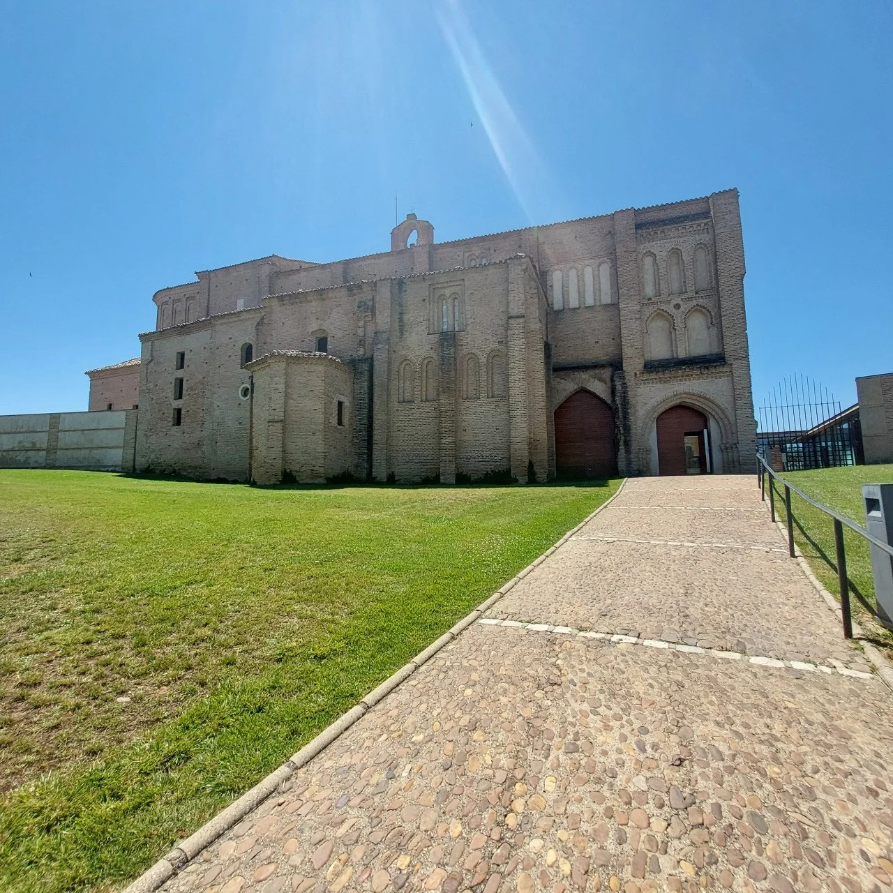 5_1bhUd018svc1cwdpsrhttcy1_bc1i52.jpg?type=e1920_std