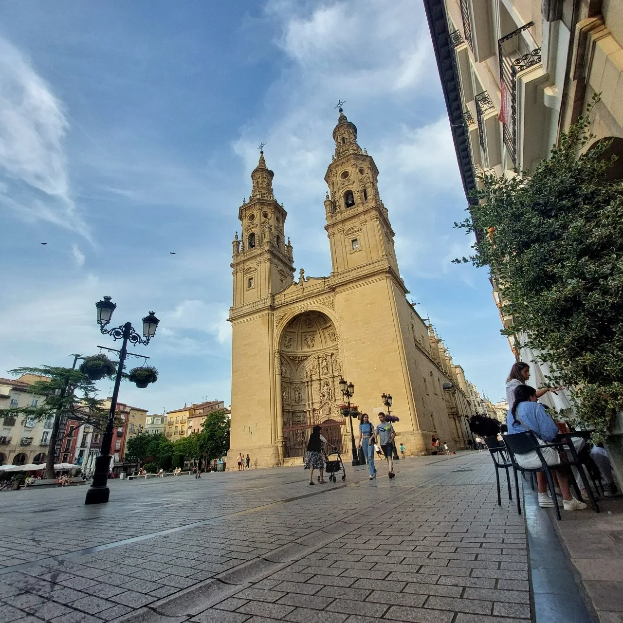 f_jcfUd018svcn6e9rzmkfkqr_bc1i52.jpg?type=e1920_std