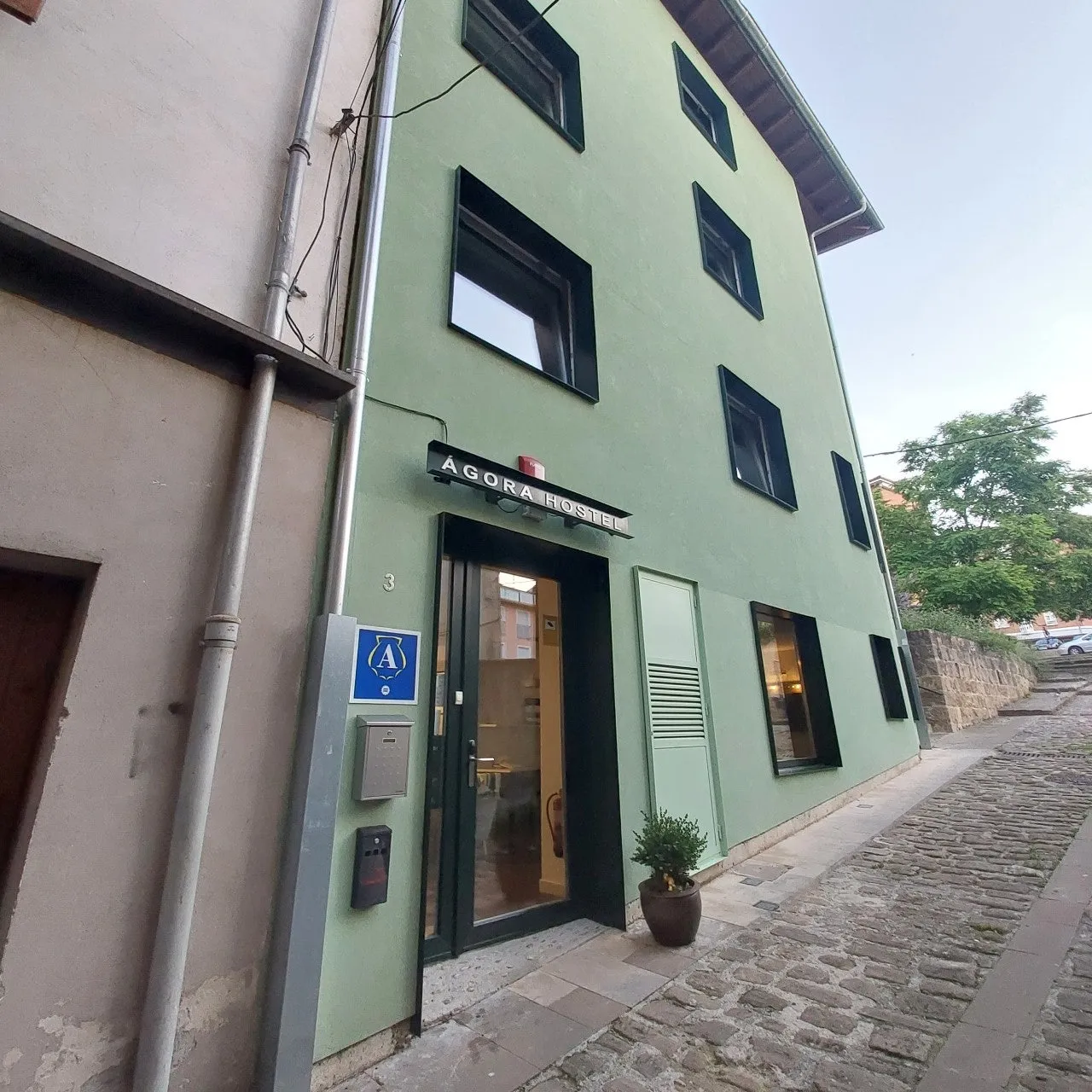 9_2e1Ud018svc1vdzne3yp3jyg_bc1i52.jpg?type=e1920_std