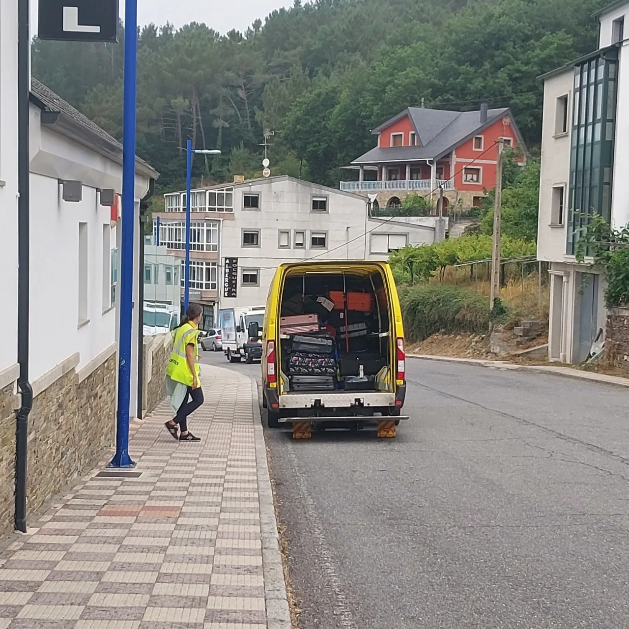 0_08aUd018svc19jyergovtlz9_bc1i52.jpg?type=e1920_std