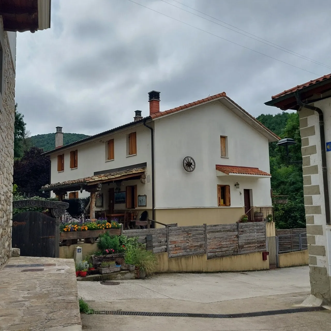 e_04gUd018svc5sbob7fbdg0x_bc1i52.jpg?type=e1920_std