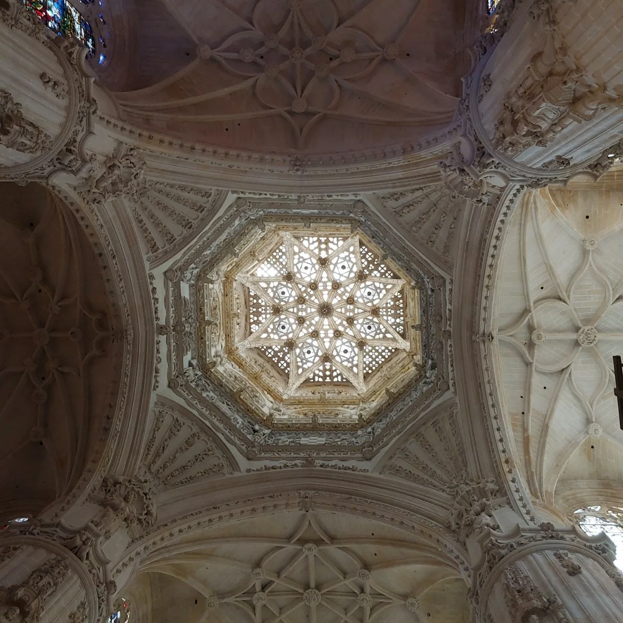 c_4faUd018svc1ihyzpzvmwjz8_bc1i52.jpg?type=e1920_std