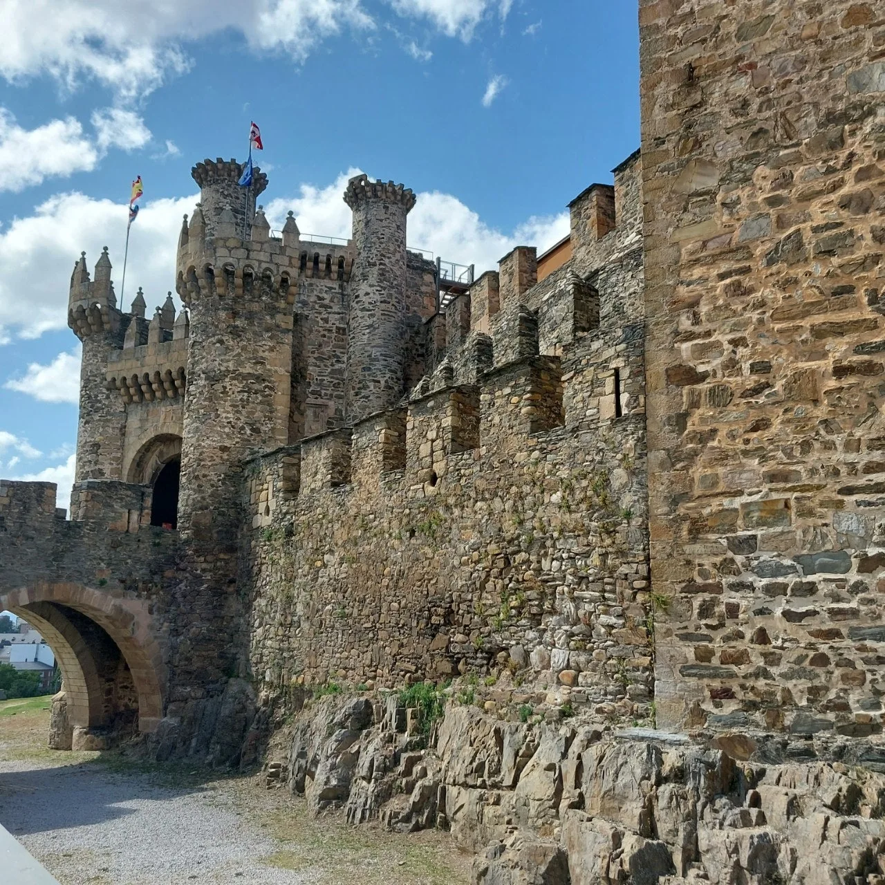 4_dabUd018svcgh8h94hysrlm_bc1i52.jpg?type=e1920_std