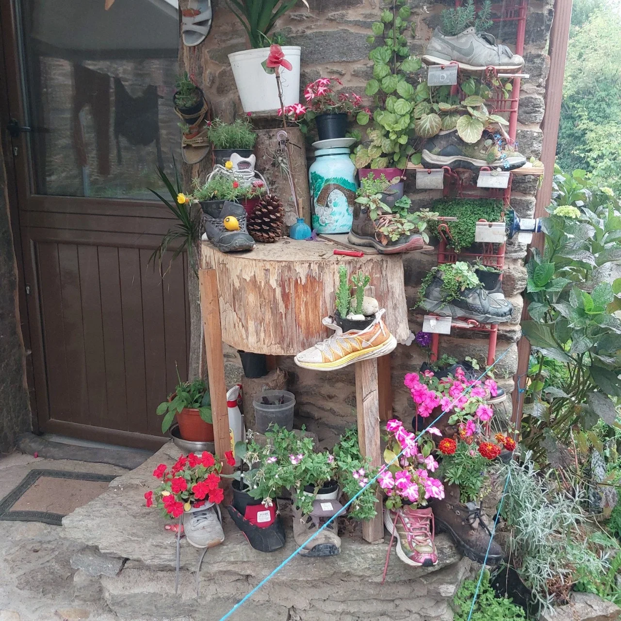 j_9d3Ud018svci9tuxziqs2mt_bc1i52.jpg?type=e1920_std