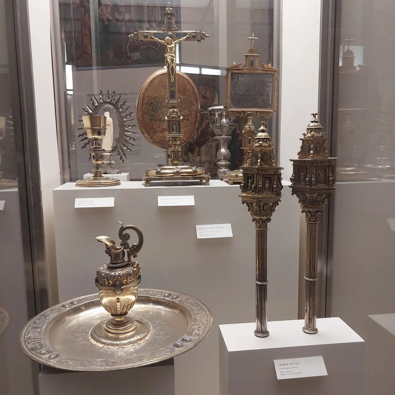 g_afaUd018svc1uu3pxov618fj_bc1i52.jpg?type=e1920_std