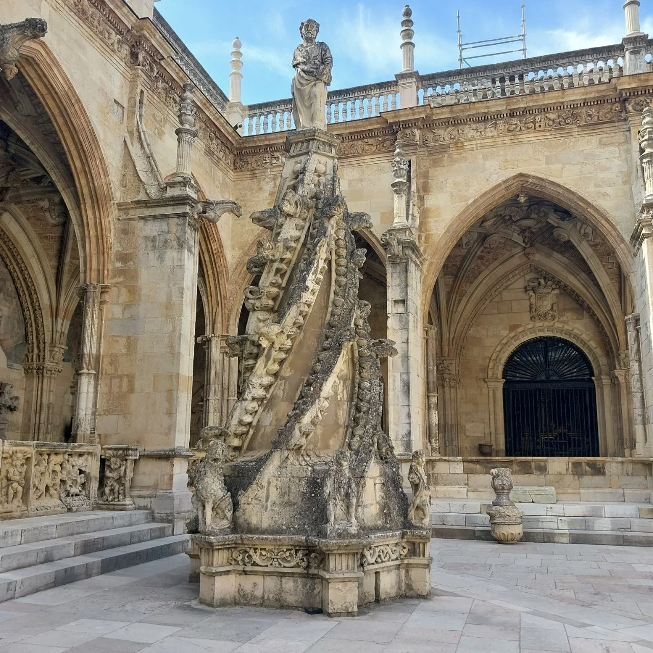 b_735Ud018svc1cz8d7guqxng1_bc1i52.jpg?type=e1920_std