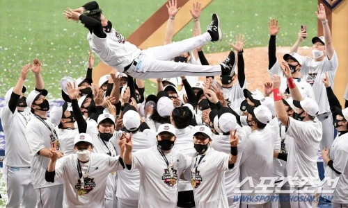 ?src=%22https%3A%2F%2Fimgnews.pstatic.net%2Fimage%2F076%2F2021%2F11%2F19%2F2021112001001560200103561_20211119075502847.jpg%22&type=ff500_300