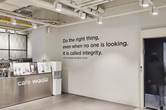 14_%EC%99%80%EB%94%94%EC%A6%88_%EC%BB%AC%EC%B2%98%EC%84%BC%ED%84%B0%EC%82%AC%EB%82%B4%EC%B9%B4%ED%8E%98_%EC%B9%B4%ED%8E%98.jpg?resize=580%2C386&ssl=1