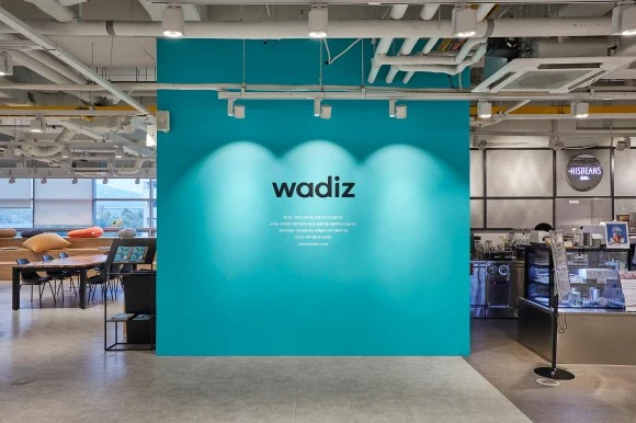 11_%EC%99%80%EB%94%94%EC%A6%88_%EC%BB%AC%EC%B2%98%EC%84%BC%ED%84%B0%EC%82%AC%EB%82%B4%EC%B9%B4%ED%8E%98_%EC%9E%85%EA%B5%AC.jpg?resize=580%2C386&ssl=1