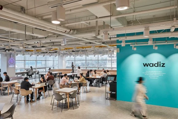 12_%EC%99%80%EB%94%94%EC%A6%88_%EC%BB%AC%EC%B2%98%EC%84%BC%ED%84%B0%EC%82%AC%EB%82%B4%EC%B9%B4%ED%8E%98_%EC%A0%84%EA%B2%BD.jpg?resize=580%2C386&ssl=1