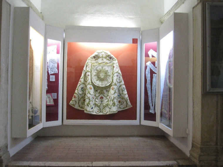 e9b88344ab5f28bc9e885bc9f2e9c16cddedd06f