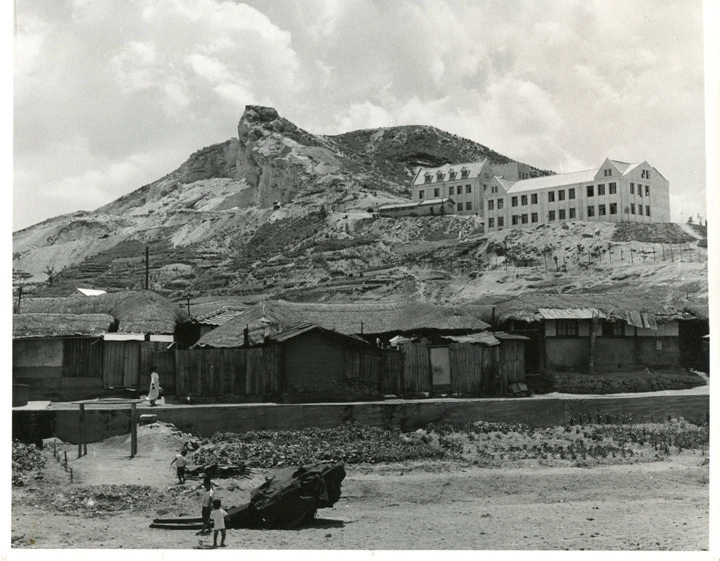 584ac2b469015bf1957ccd8b19b9c96e63c2a301