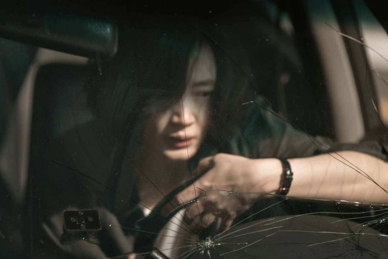 내가죽더날 스틸컷 현수사고.jpeg