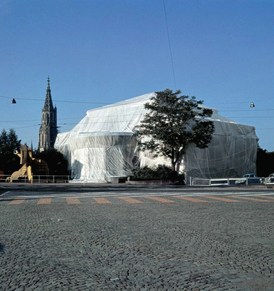 christo-wrapped-kunsthalle-2000x1500.jpeg