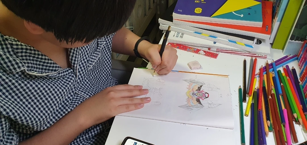 3. 김지성 위시키드_카트 디자인 중인 모습.jpeg