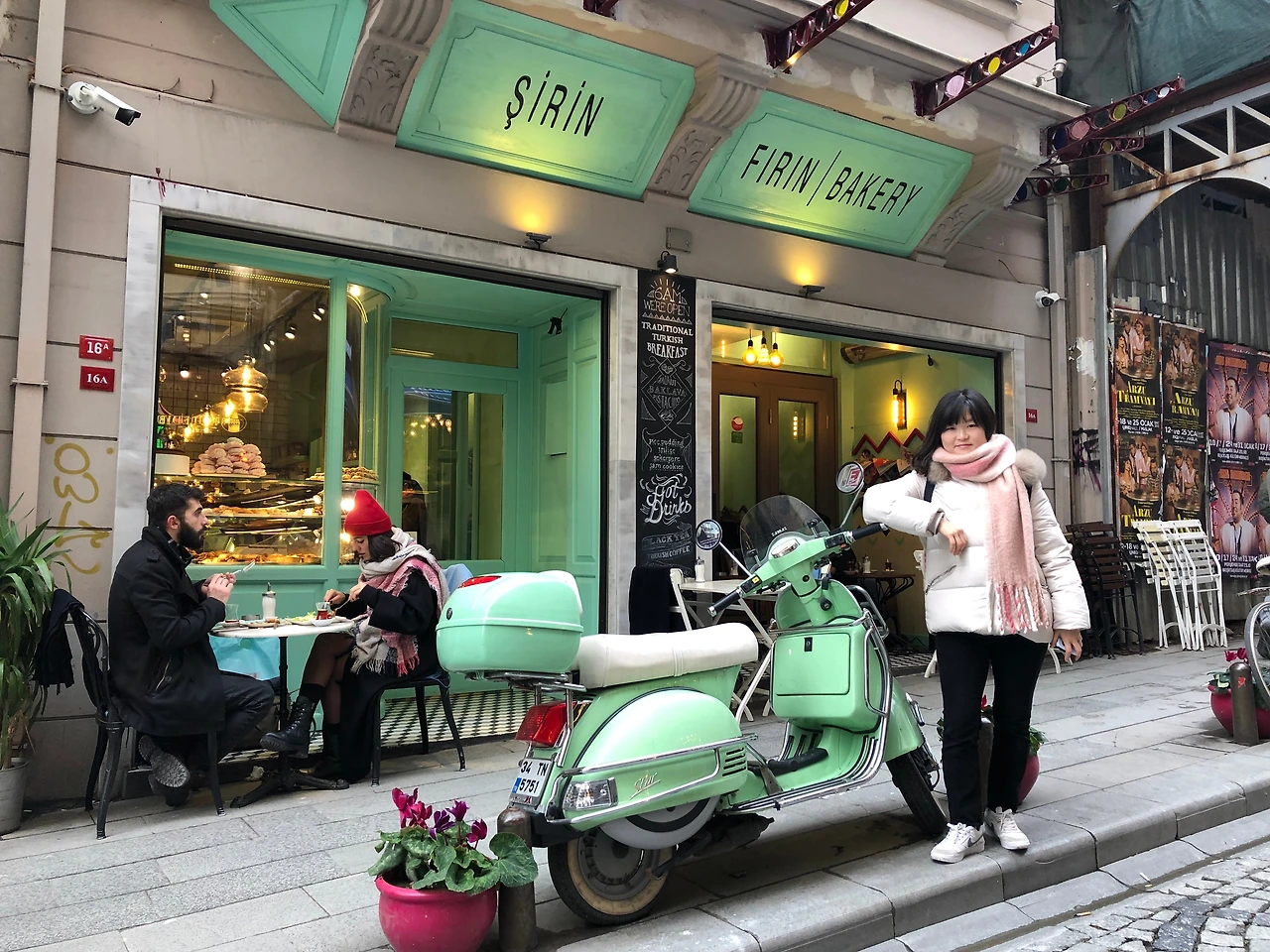 008) 2019.01.13. 베이욜루-갈라타 타워에서 스타벅스 찾아가는 길 (2).JPG