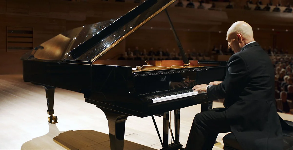 press_still01.jpg?type=w1200