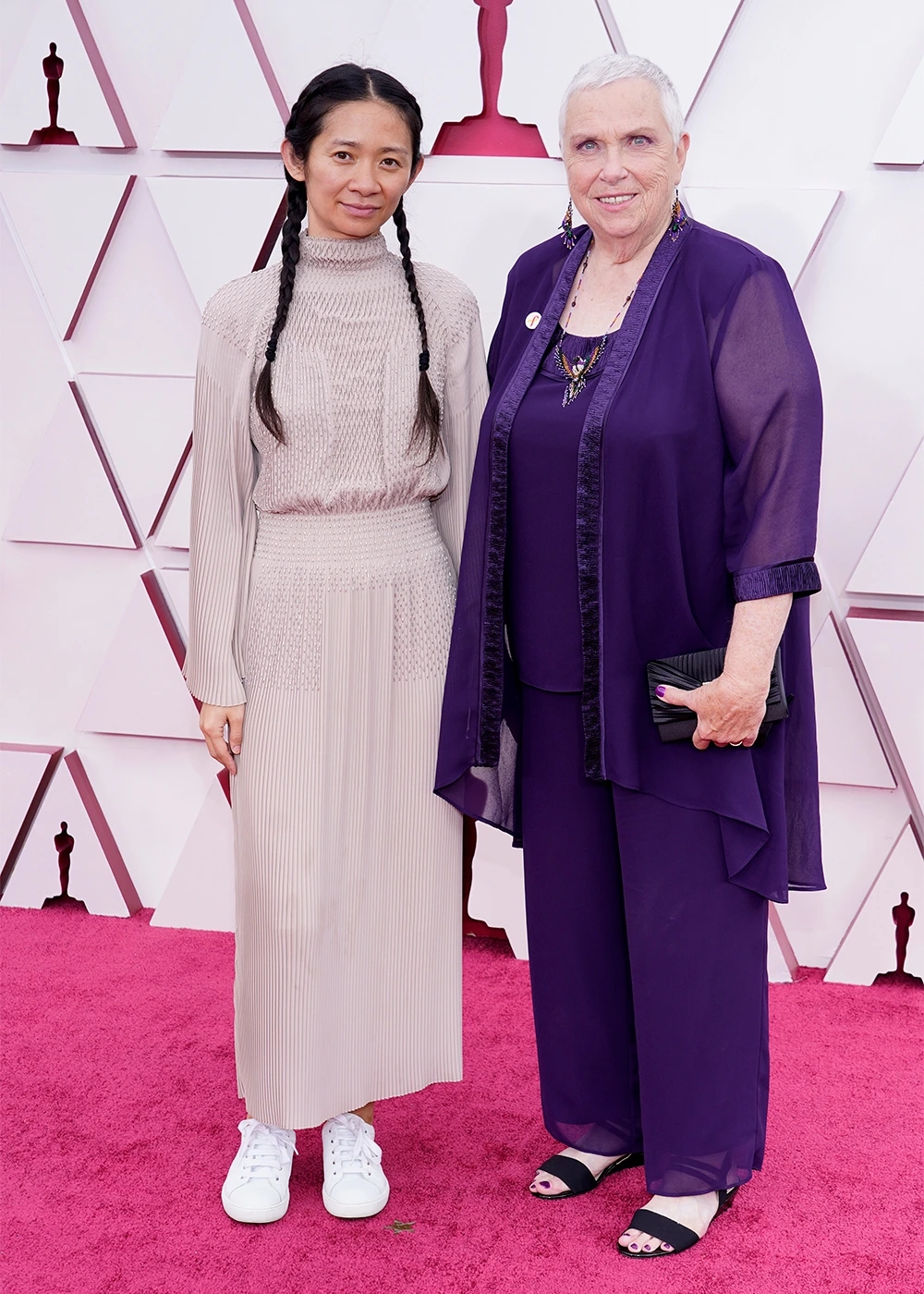 Chloe-Zhao-Oscars-Red-Carpet.jpeg